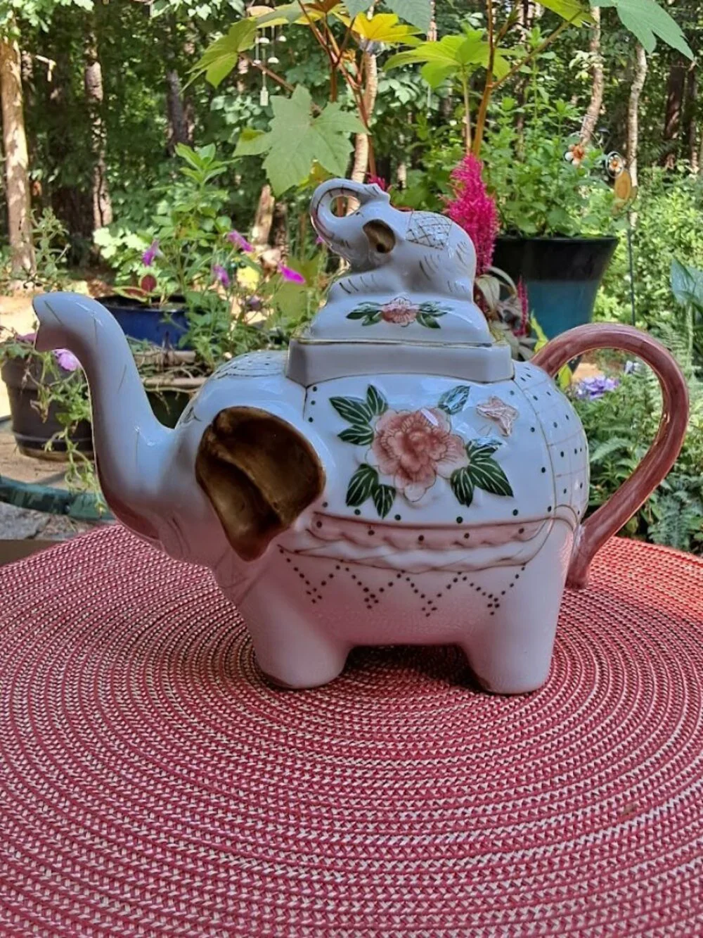 Vintage Andrea by Sadek Pink & White Elephant Tea Pot